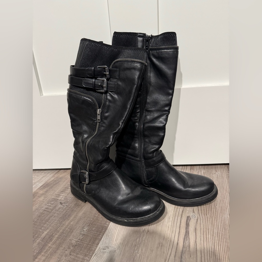 White Mountain Black Winter Boots with Buckle Detail